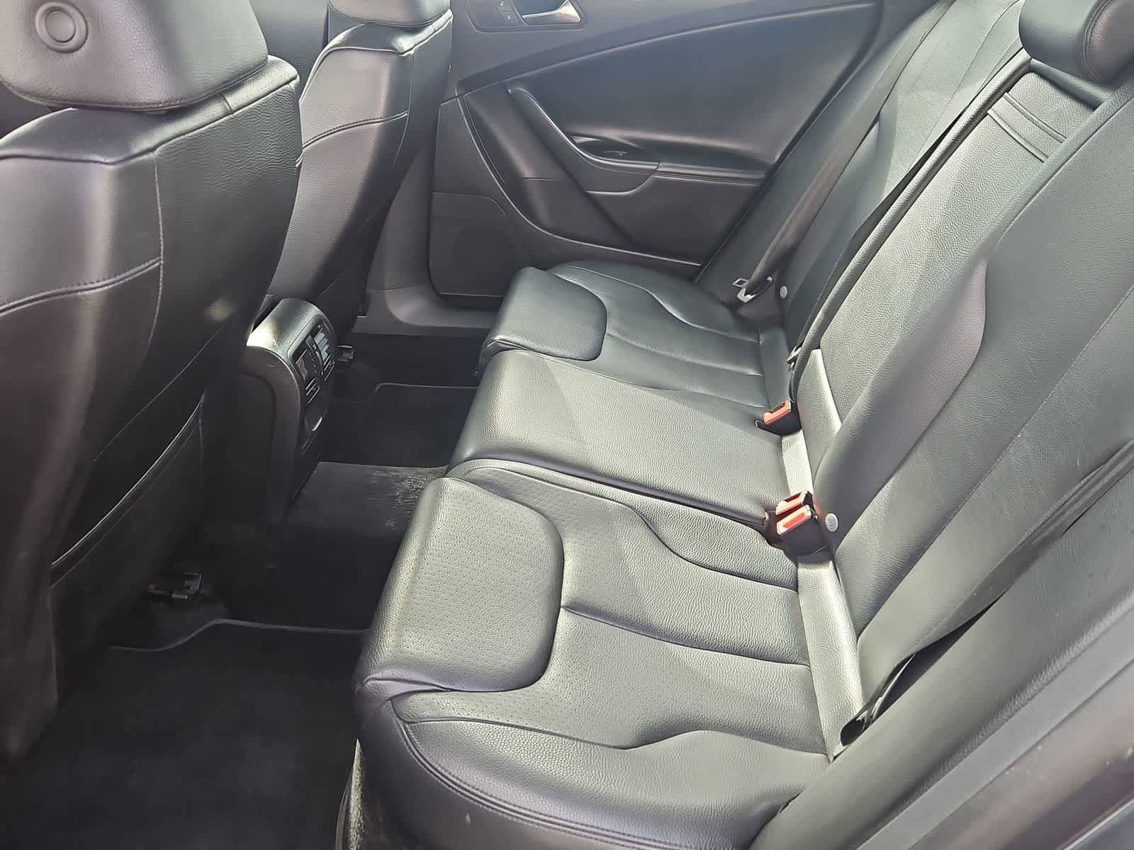 Used 2010 Volkswagen Passat Komfort FWD image 20