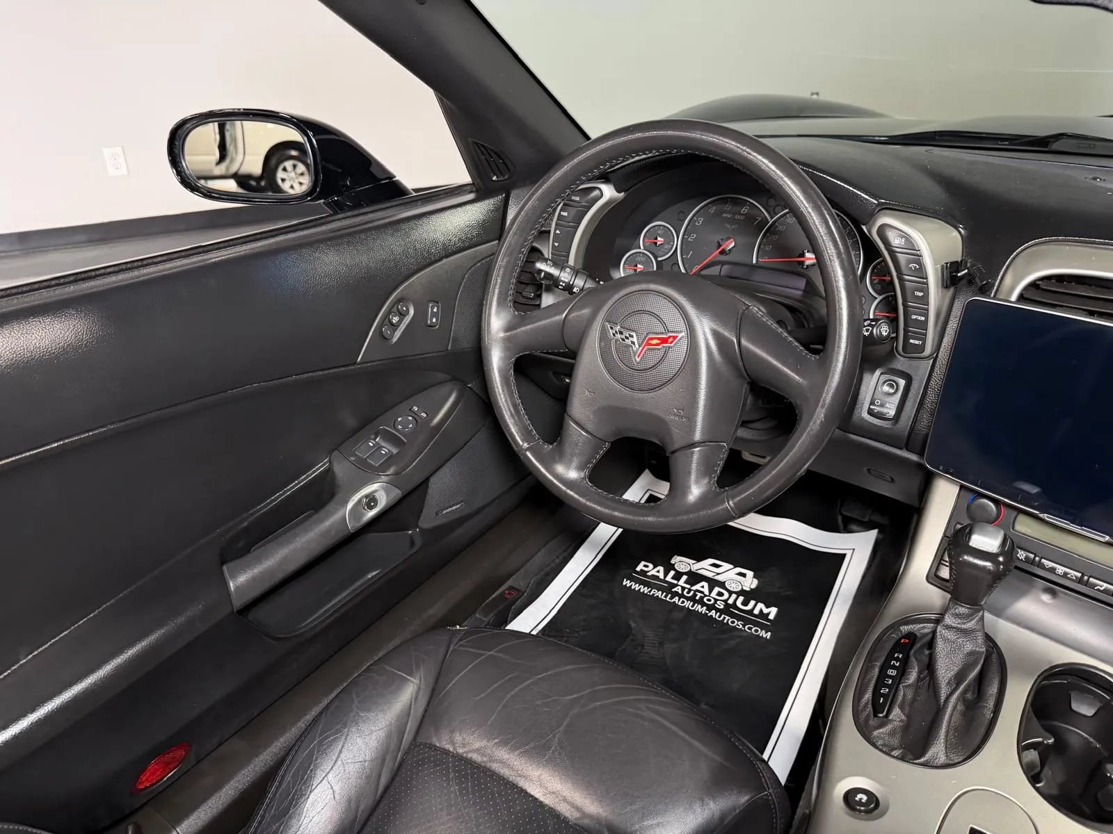 Used 2005 Chevrolet Corvette Convertible w/ Preferred Equipment Group RWD image 15