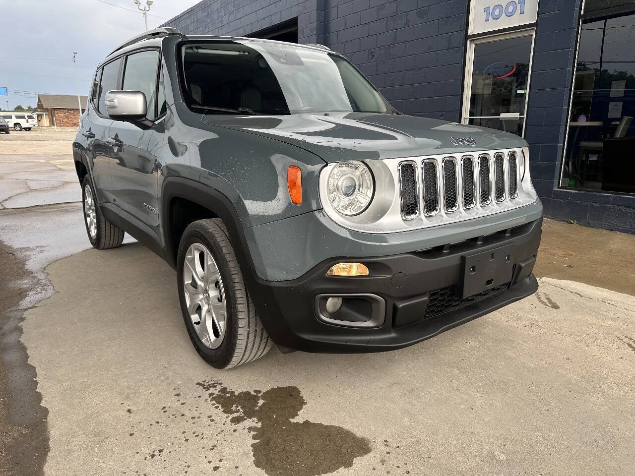 Used 2017 Jeep Renegade Limited AWD/4WD image 2