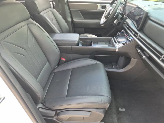 Used 2025 Hyundai Santa Fe SEL FWD image 30