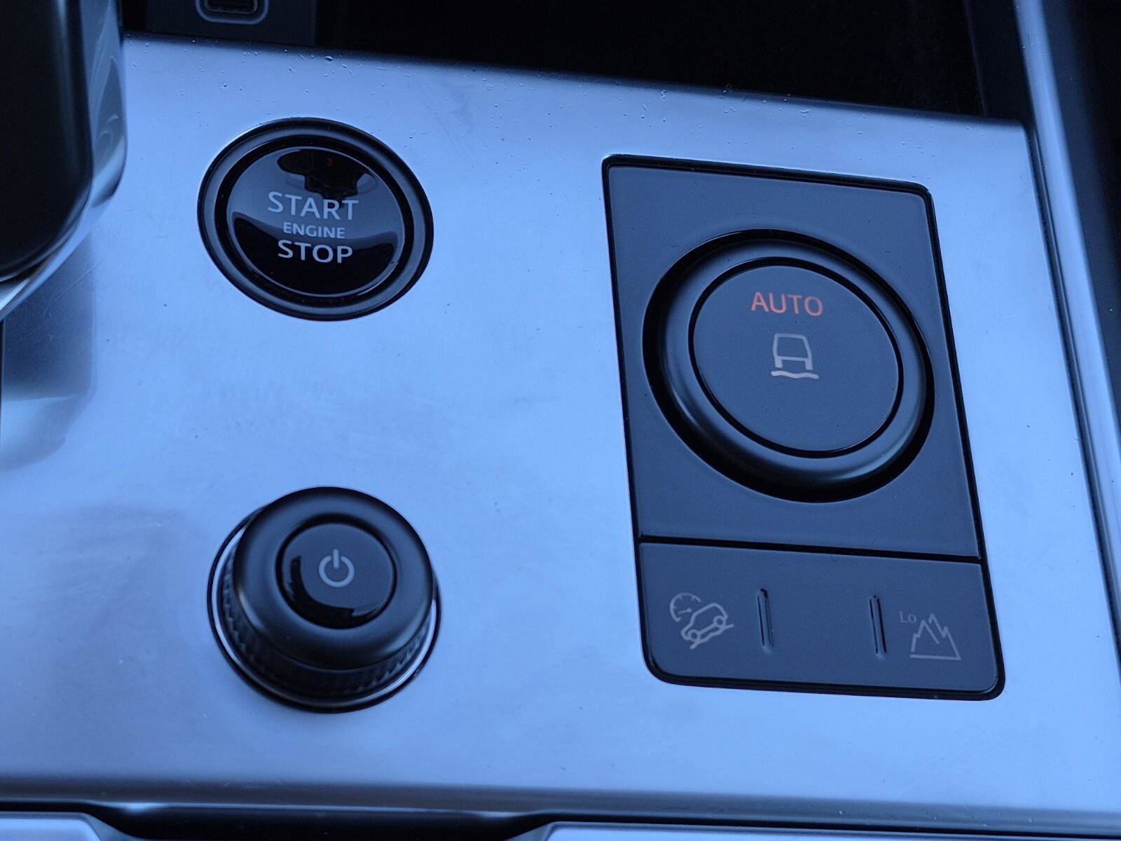 Used 2023 Land Rover Range Rover SV image 20