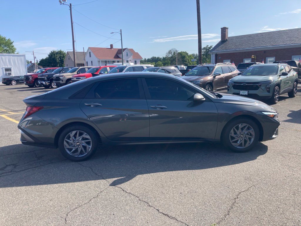 Used 2024 Hyundai Elantra SEL FWD image 24