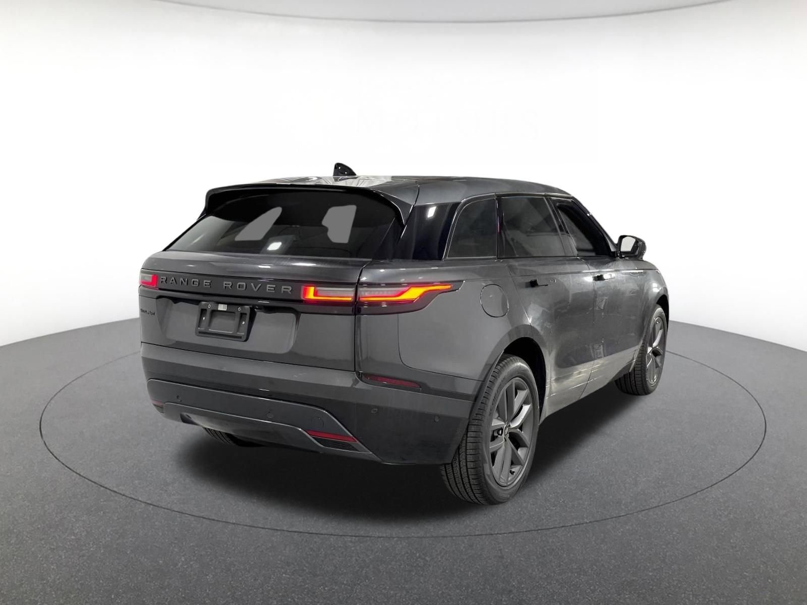 New 2026 Land Rover Range Rover Velar Dynamic SE image 5