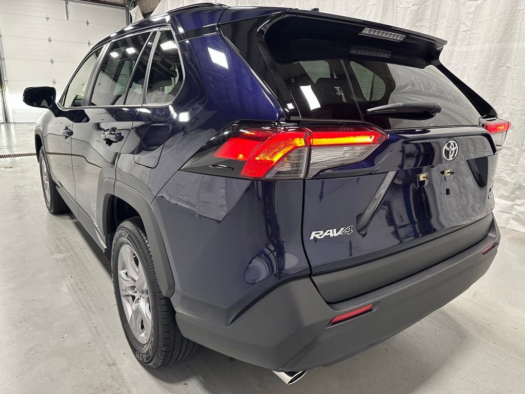 Used 2025 Toyota RAV4 XLE AWD/4WD image 5