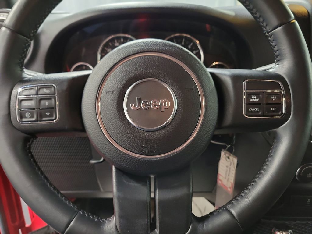 Used 2017 Jeep Wrangler Unlimited Rubicon w/ Connectivity Group image 18