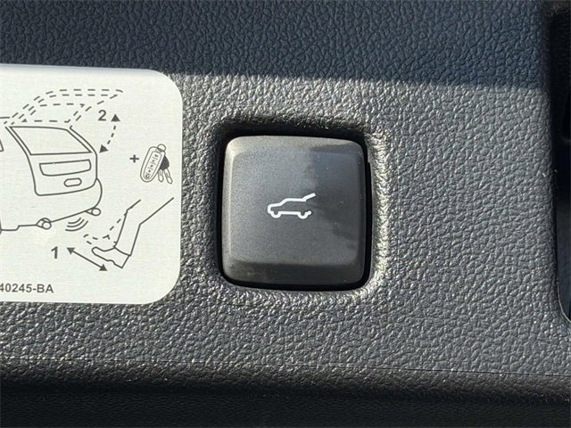 Used 2020 Ford Escape Titanium image 14