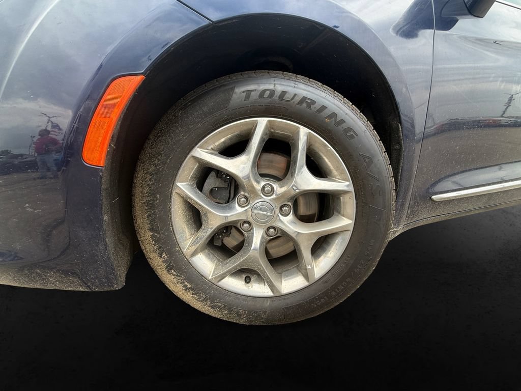 Used 2018 Chrysler Pacifica Limited FWD image 11
