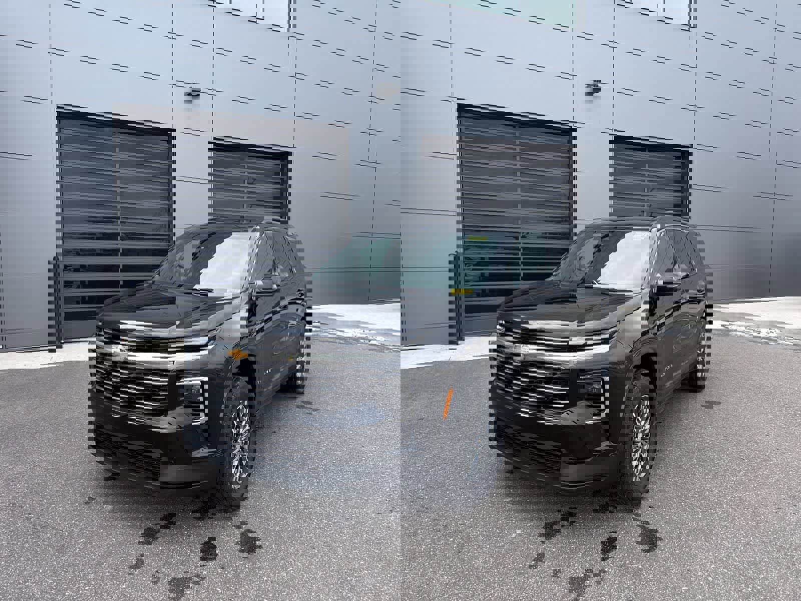 Used 2024 Chevrolet Traverse LT image 1