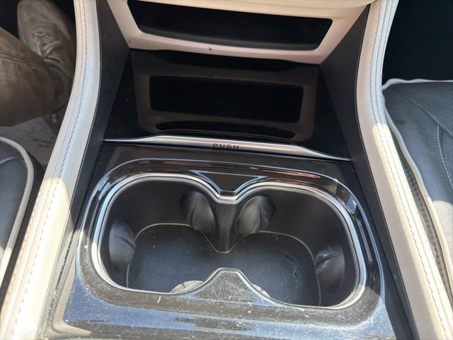 Used 2023 Chrysler Pacifica Limited FWD image 36