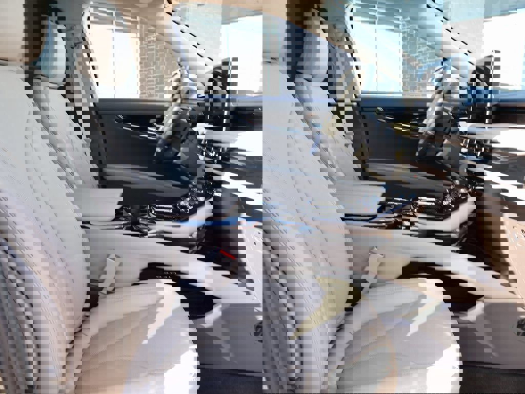 Used 2023 Lincoln Nautilus Reserve w/ Equipment Group 201A image 10