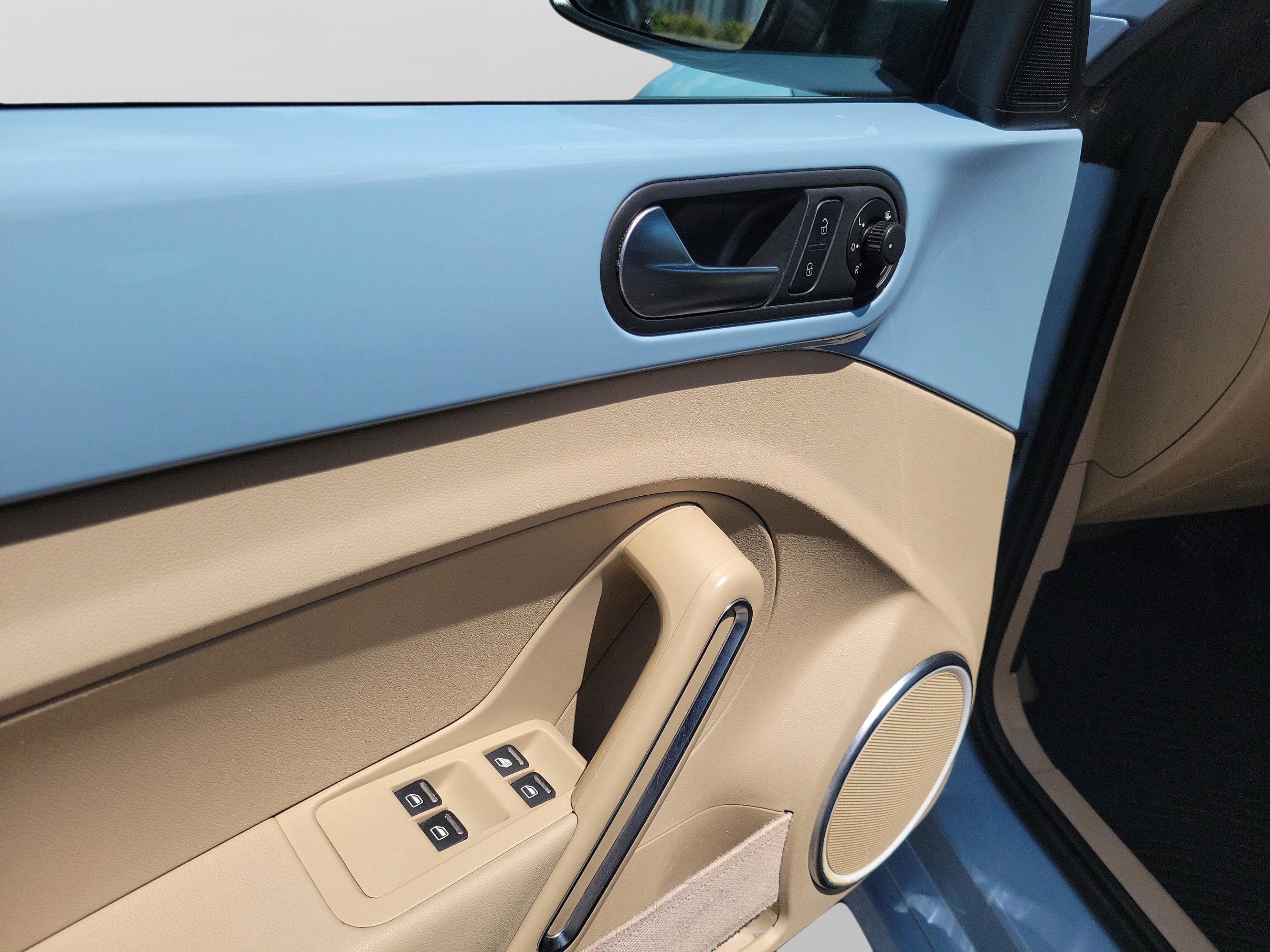 Used 2014 Volkswagen Beetle 2.5 FWD image 6