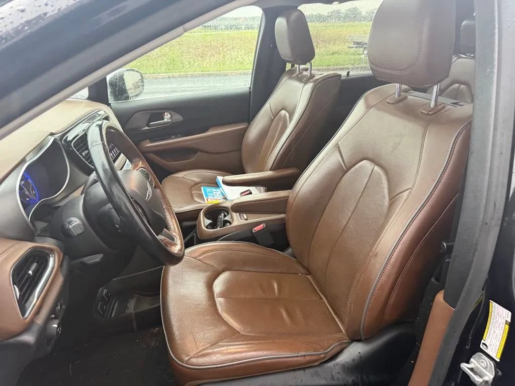 Used 2019 Chrysler Pacifica Limited w/ Tire & Wheel Group FWD image 13