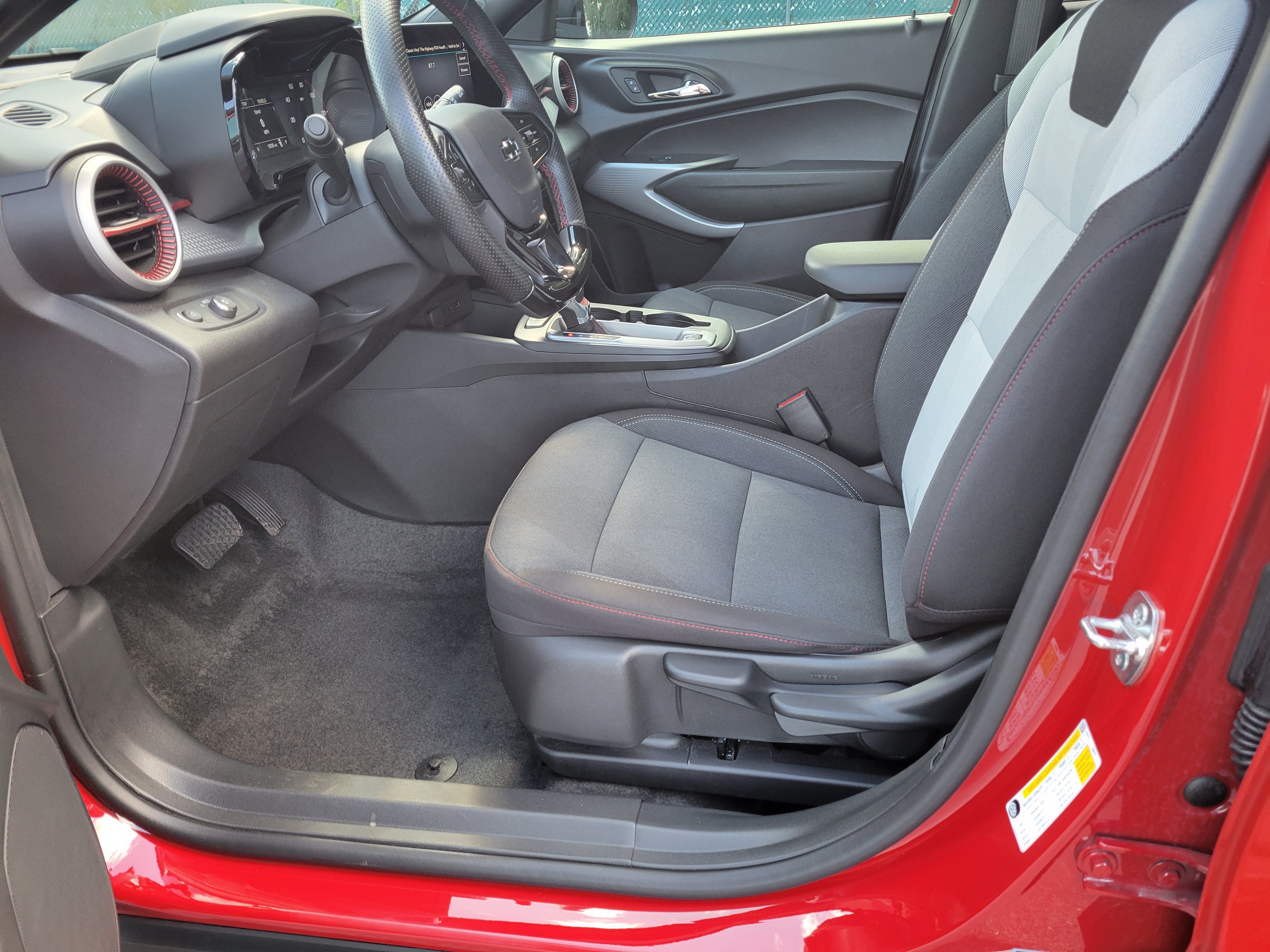 Certified 2026 Chevrolet Trax RS w/ Driver Confidence Package FWD image 28
