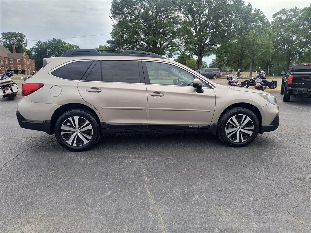 Used 2018 Subaru Outback 2.5i Limited AWD/4WD image 6