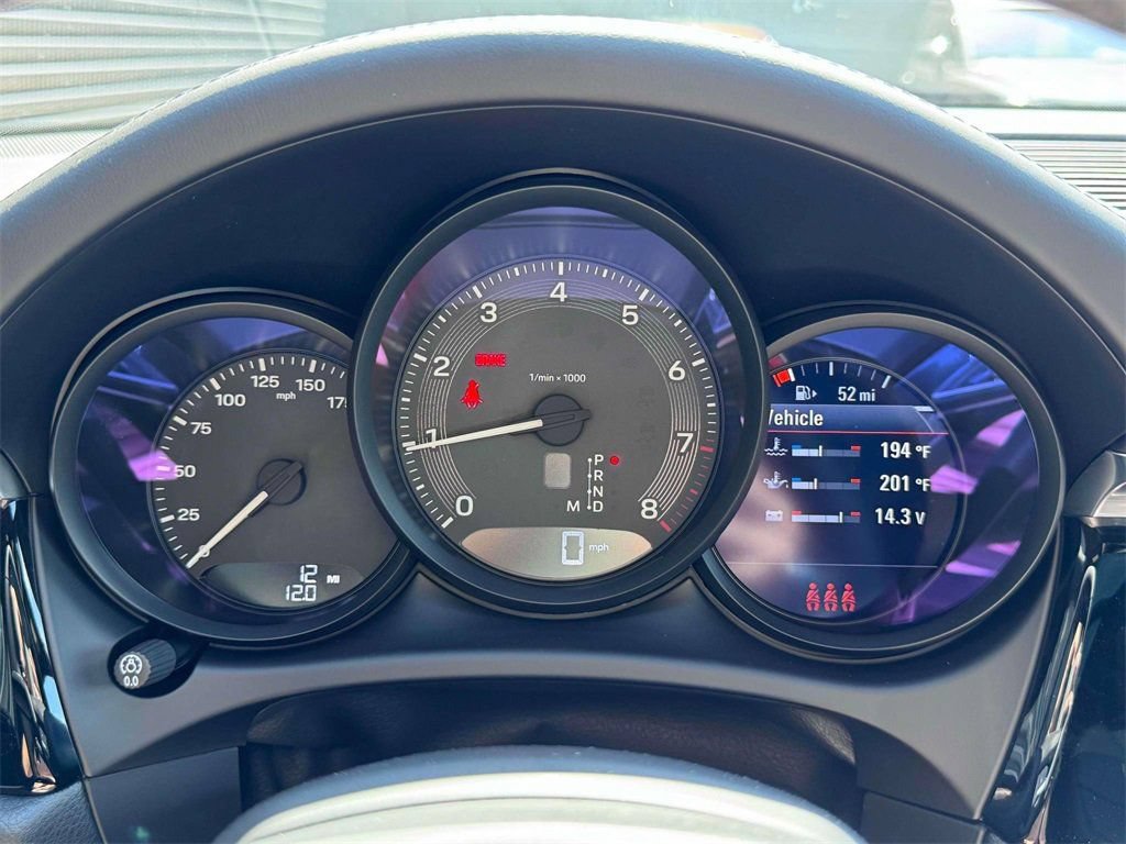 Certified 2025 Porsche Macan AWD/4WD image 23