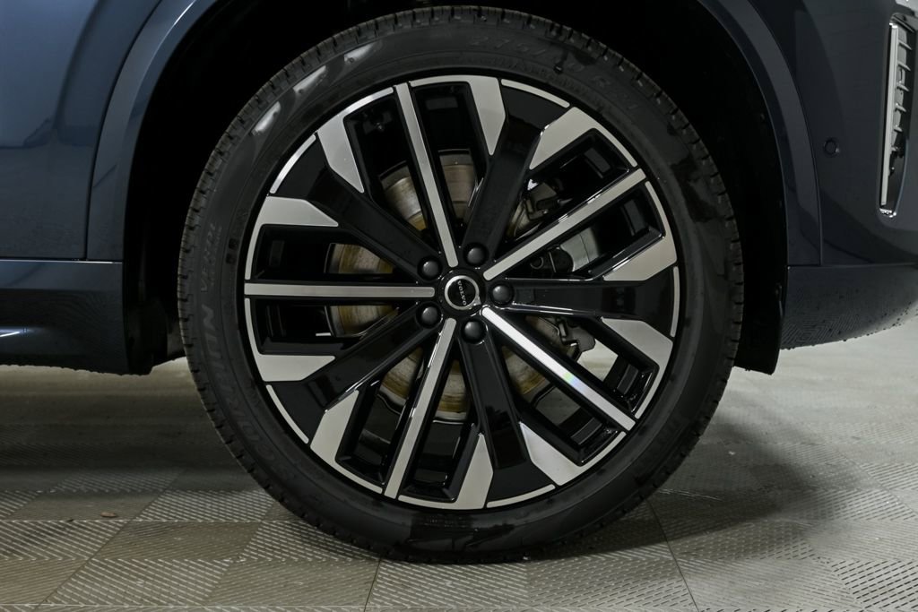 Certified 2026 Volvo XC90 B6 Plus w/ Protection Package Premier image 42