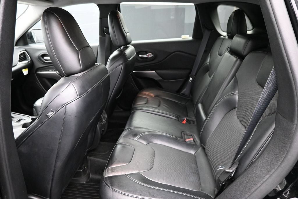 Used 2022 Jeep Cherokee Latitude Lux w/ Sun & Sound Group AWD/4WD image 12