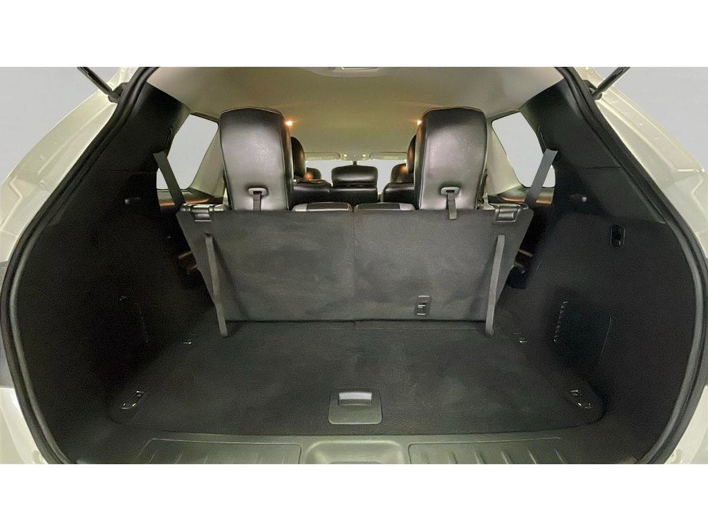 Used 2020 Nissan Pathfinder SV image 15