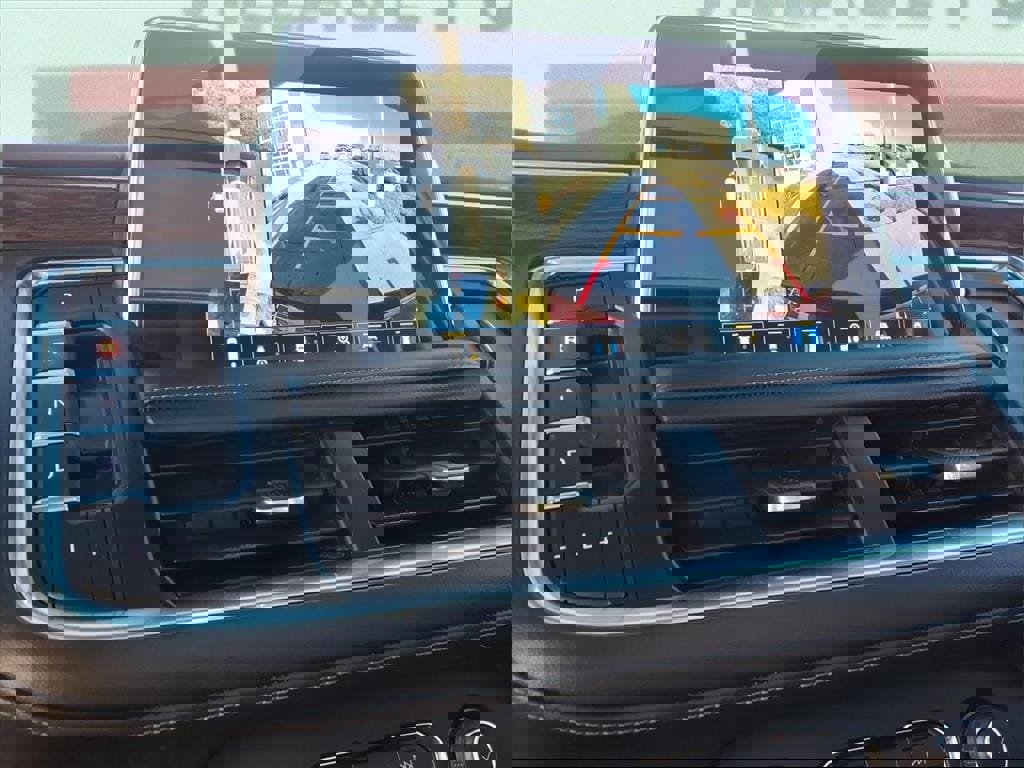 Used 2023 Chevrolet Tahoe Z71 w/ Luxury Package image 24