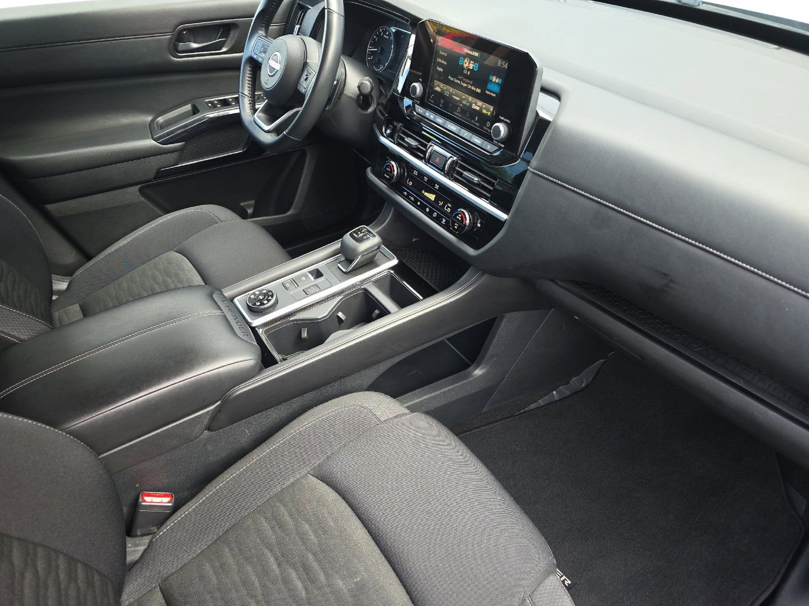 Used 2025 Nissan Pathfinder SV image 16