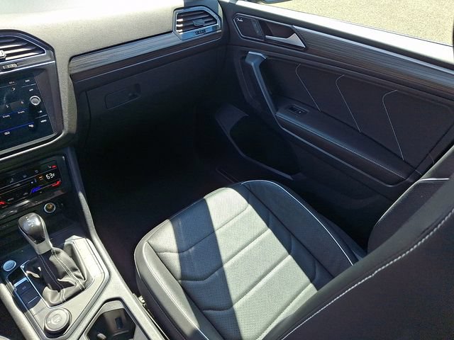 Certified 2023 Volkswagen Tiguan SEL R-Line AWD/4WD image 16