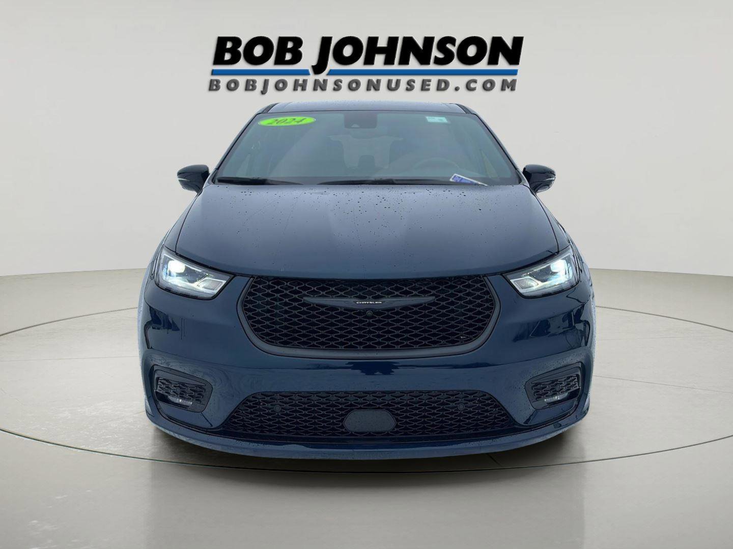 Used 2024 Chrysler Pacifica Limited image 2