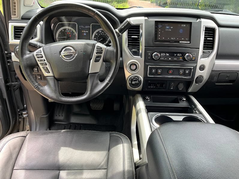 Used 2018 Nissan Titan PRO-4X w/ Pro-4x Convenience Package AWD/4WD image 21