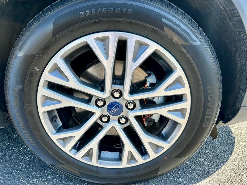 Used 2022 Ford Escape SEL w/ Technology Package FWD image 26