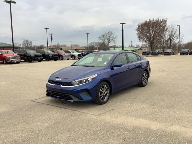 Used 2023 Kia Forte LXS image 3