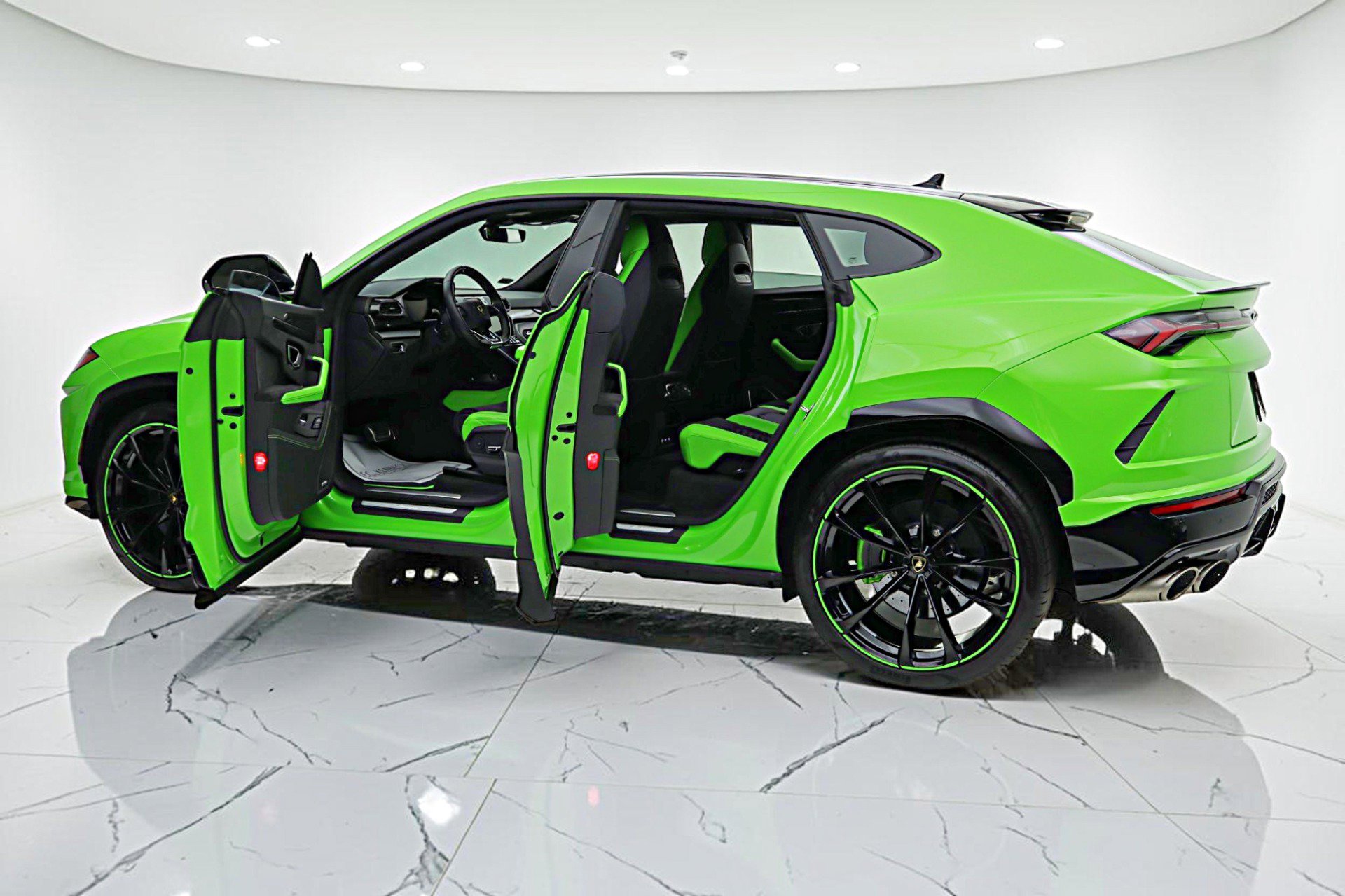 Used 2021 Lamborghini Urus AWD/4WD image 5