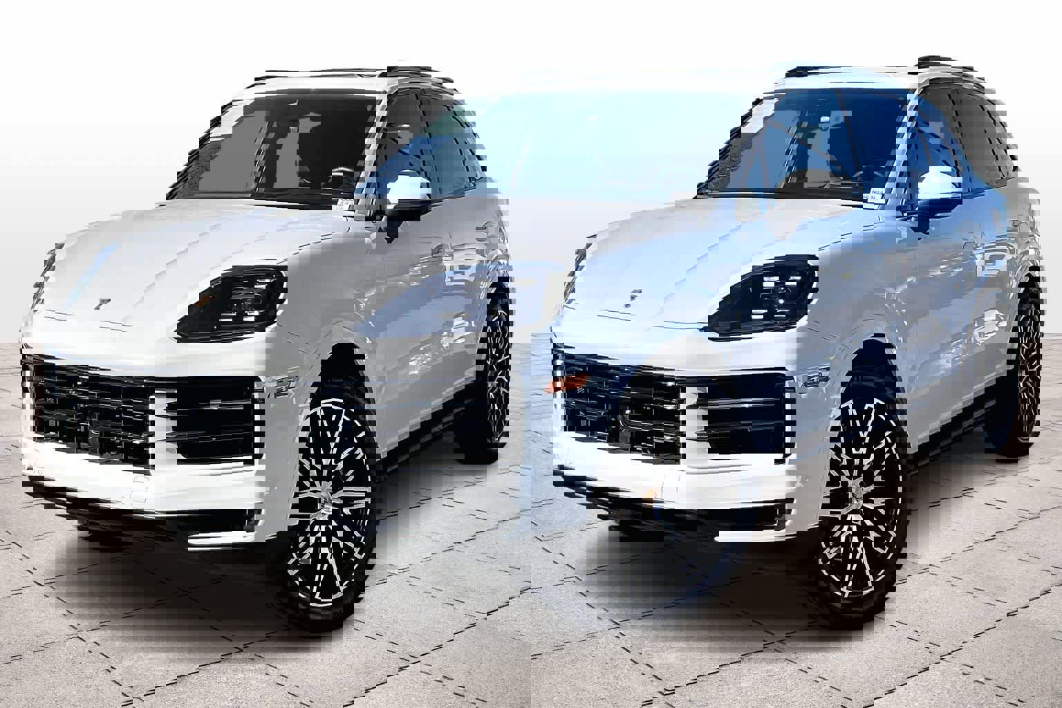 Used 2024 Porsche Cayenne image 1