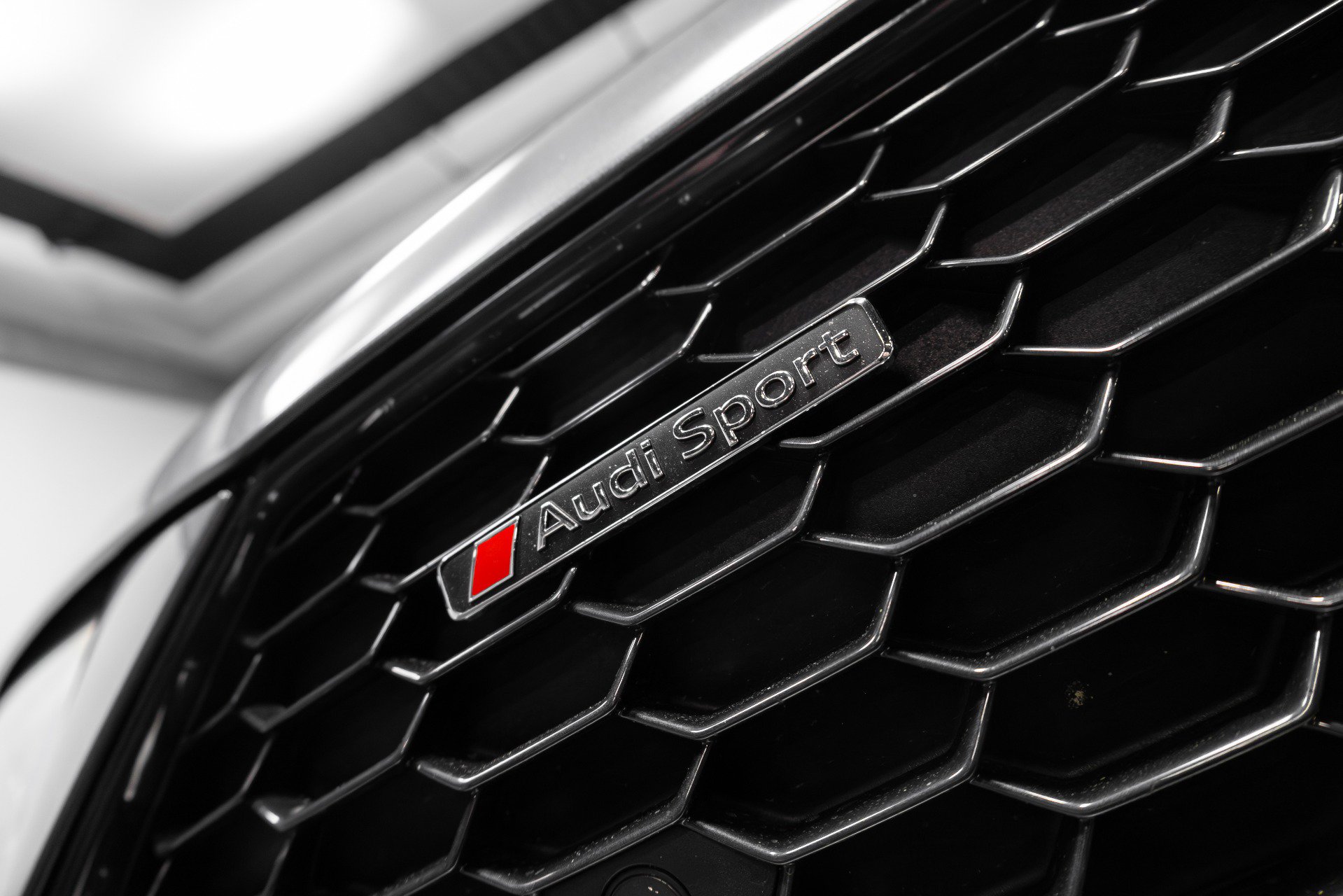 Used 2018 Audi R8 V10 w/ Premium Package image 38