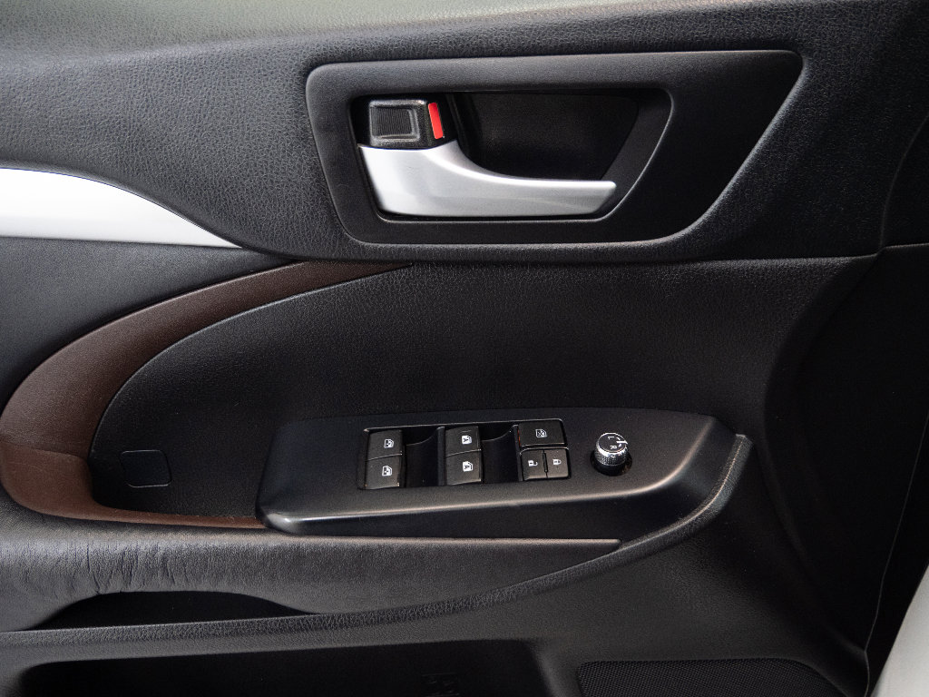 Used 2017 Toyota Highlander XLE image 11