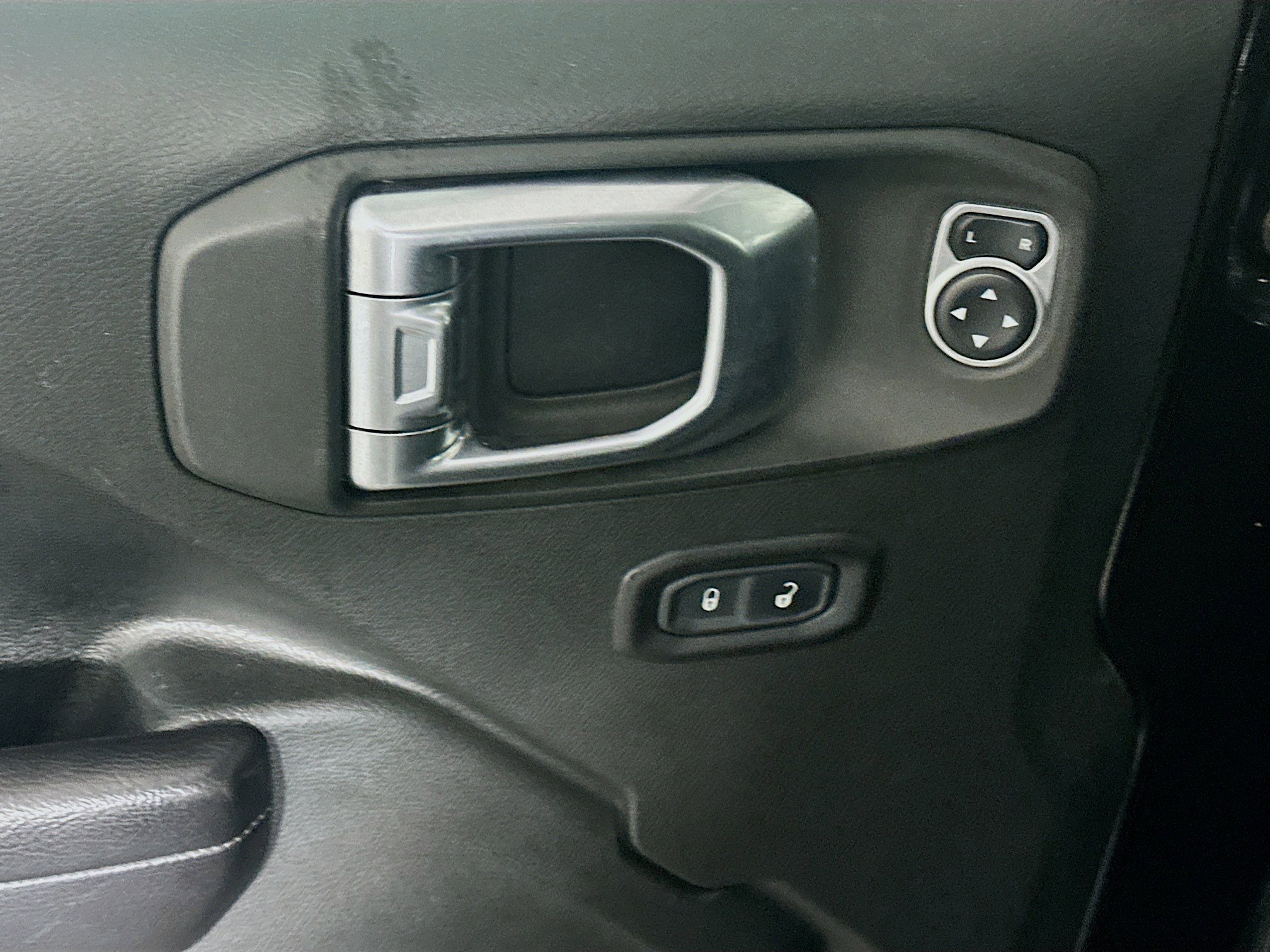 Used 2018 Jeep Wrangler Unlimited Sport S image 15