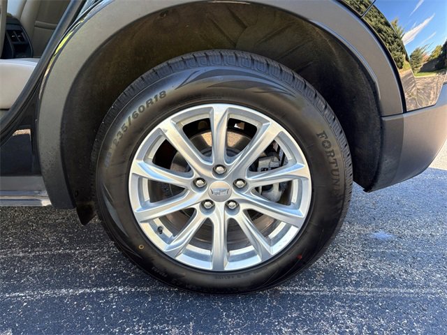 Used 2020 Cadillac XT4 Luxury w/ Cold Weather Package image 18