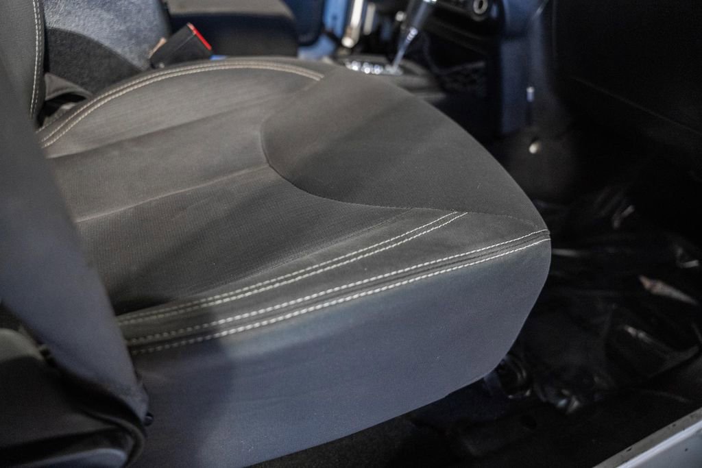 Used 2015 Jeep Wrangler Unlimited Rubicon w/ Connectivity Group image 29