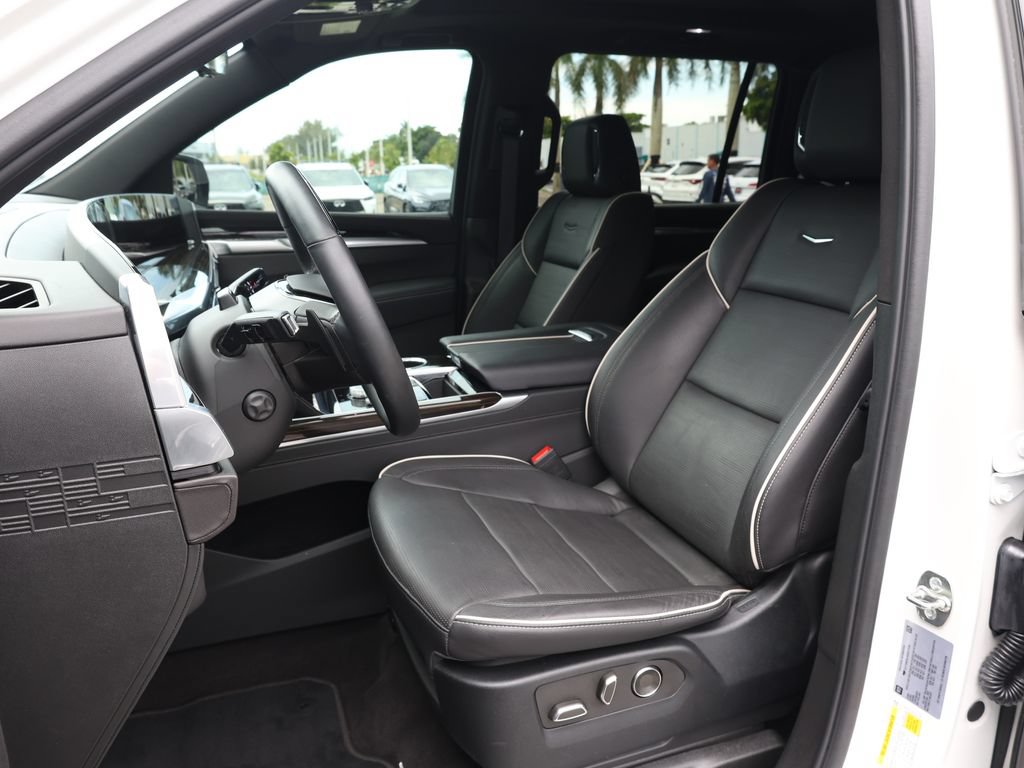 Used 2025 Cadillac Escalade ESV Premium Luxury w/ LPO, Floor Liner Package AWD/4WD image 19