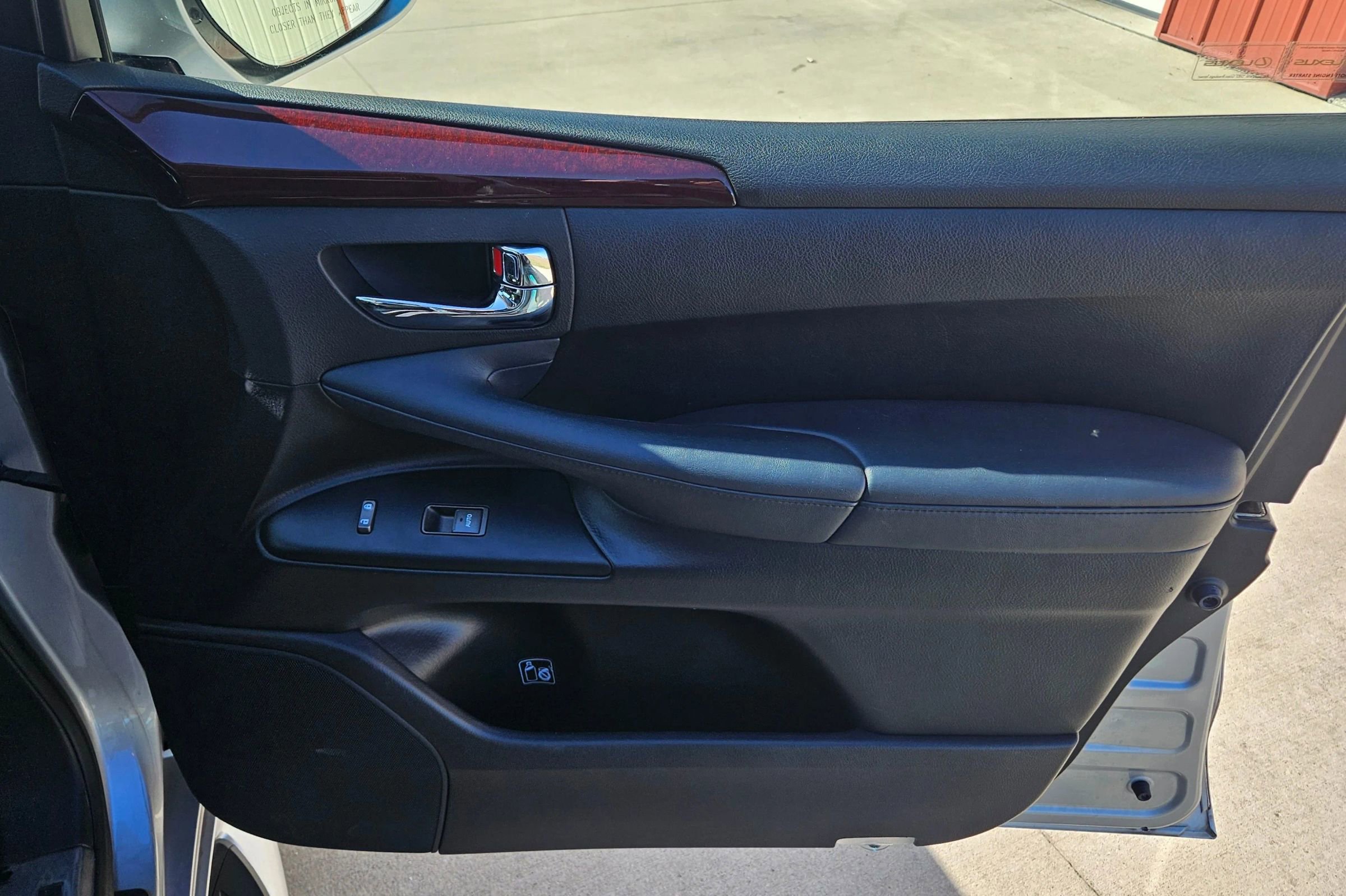 Used 2014 Lexus LX 570 4WD image 24