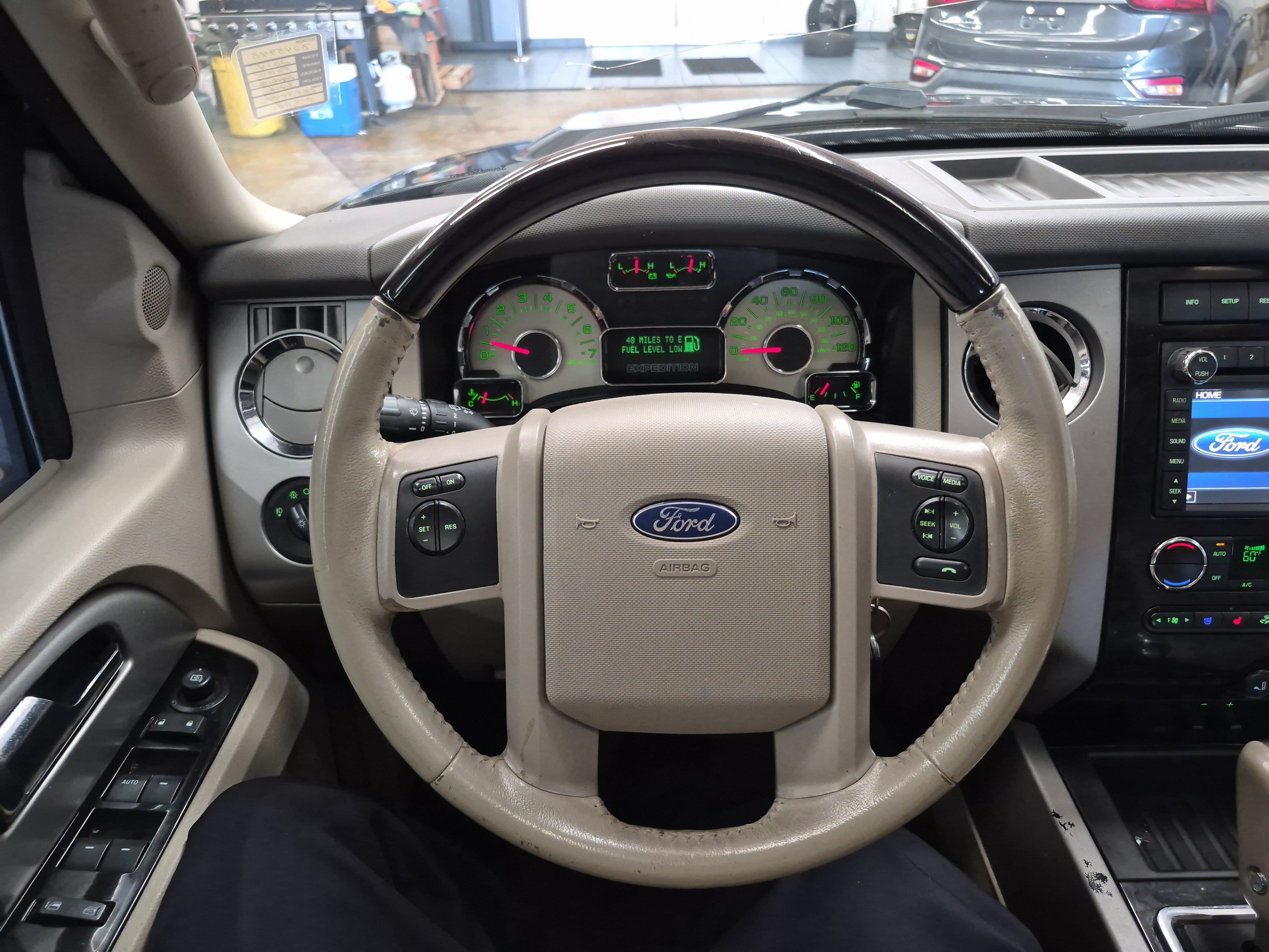 Used 2014 Ford Expedition Limited w/ Equipment Group 301A RWD image 29