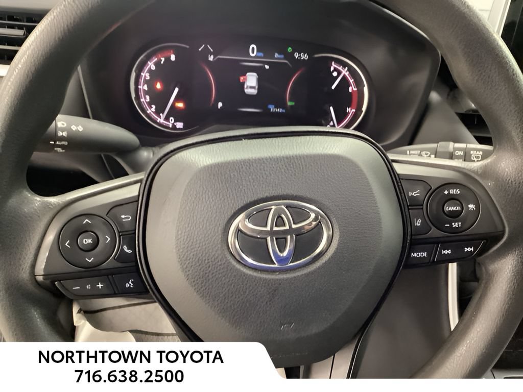 Used 2025 Toyota RAV4 XLE AWD/4WD image 22