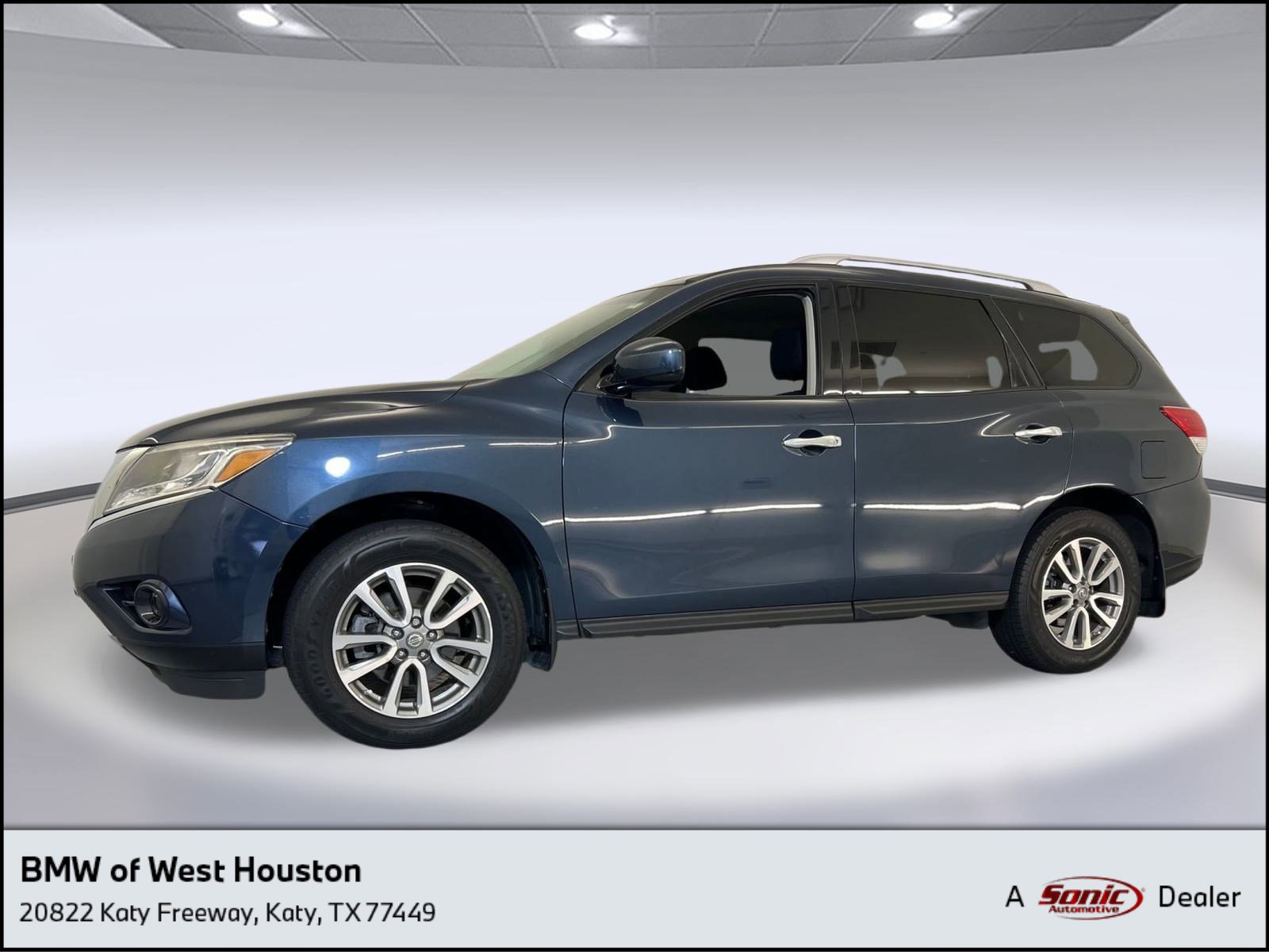 Used 2013 Nissan Pathfinder SV image 1