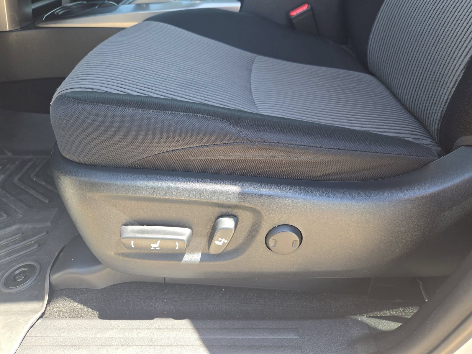 Used 2024 Toyota 4Runner SR5 RWD image 28