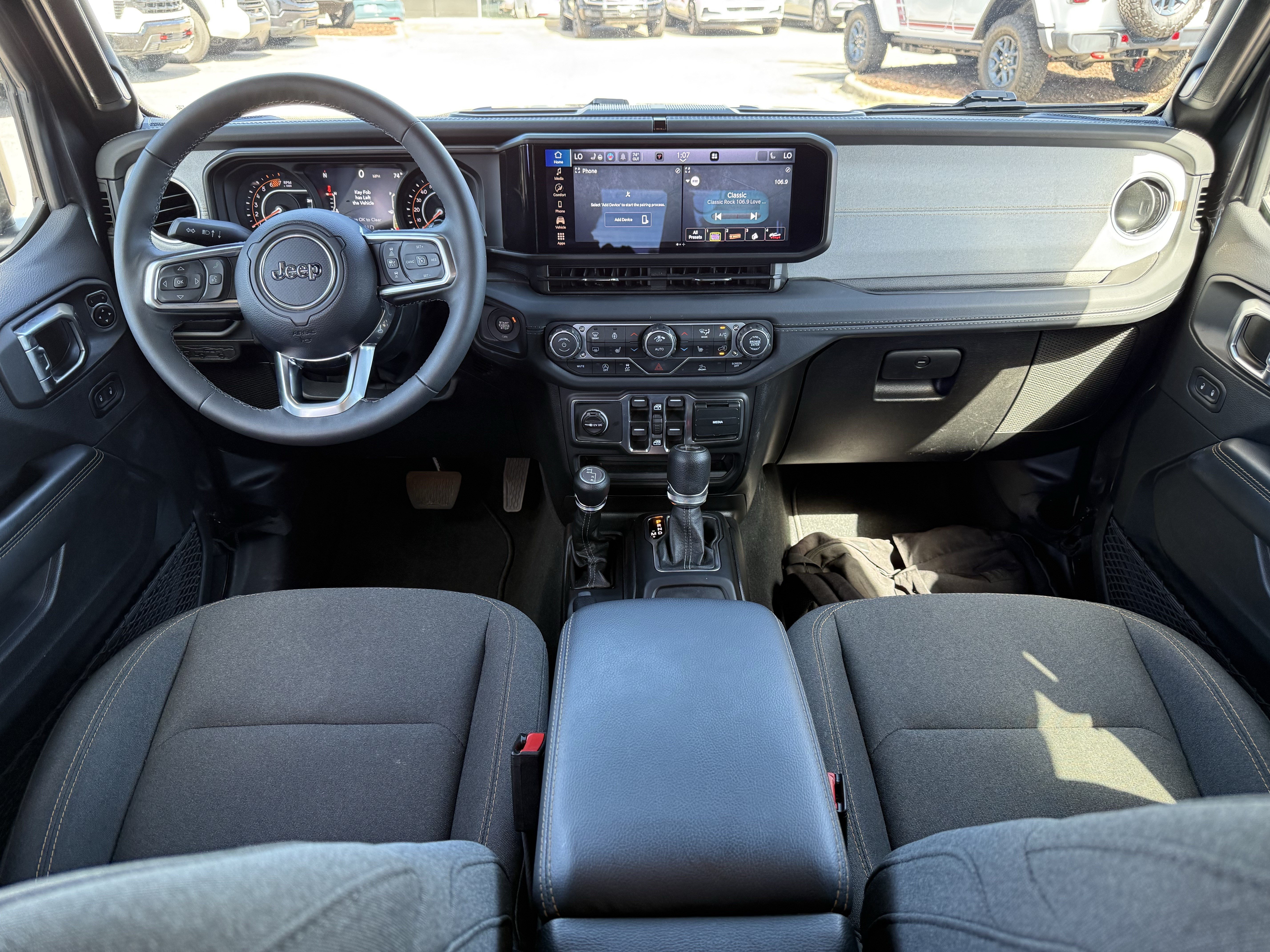 Used 2026 Jeep Wrangler Unlimited Sahara AWD/4WD image 29