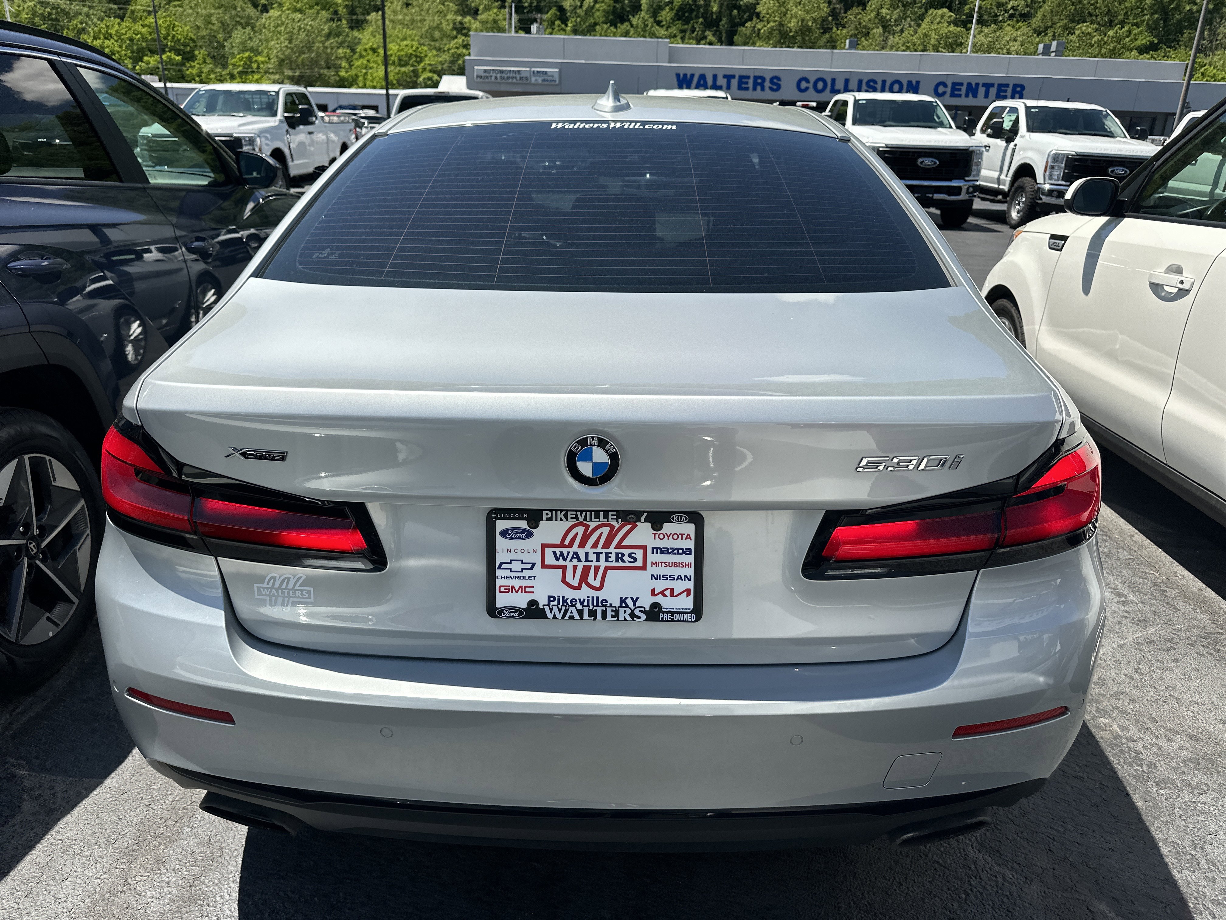 Used 2021 BMW 530i xDrive w/ Premium Package AWD/4WD image 3