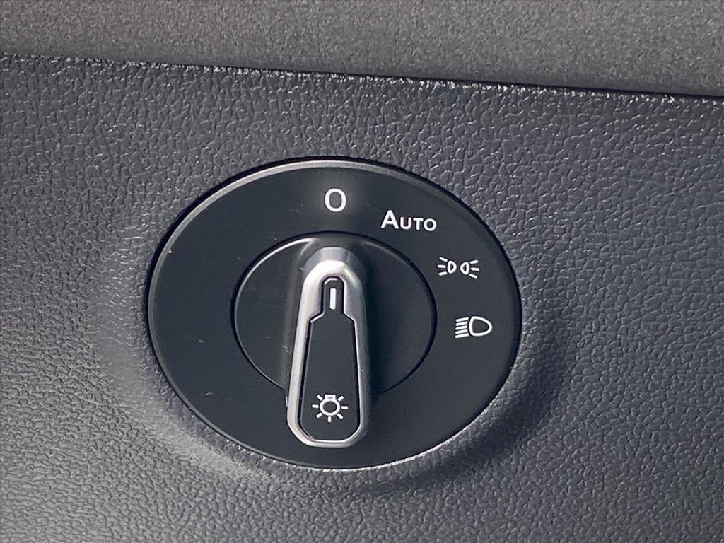 Used 2025 Volkswagen Taos SE image 15