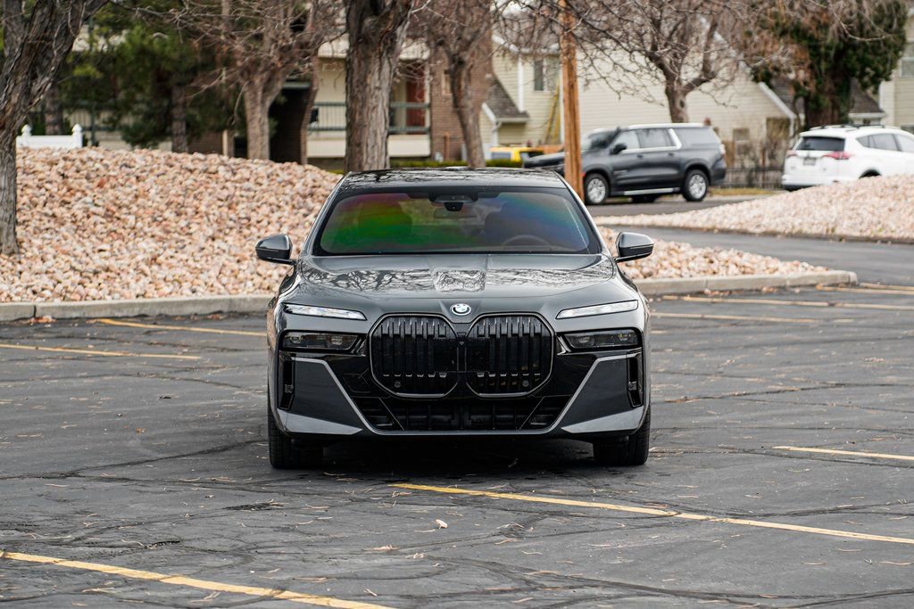 Used 2026 BMW i7 xDrive60 w/ Executive Package image 2