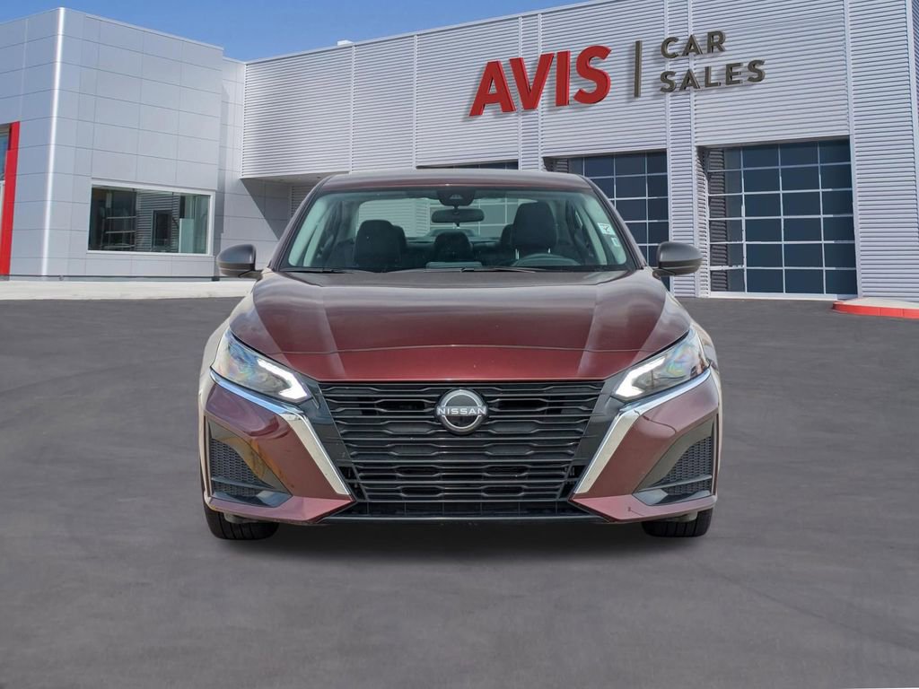 Used 2025 Nissan Altima 2.5 SV image 2