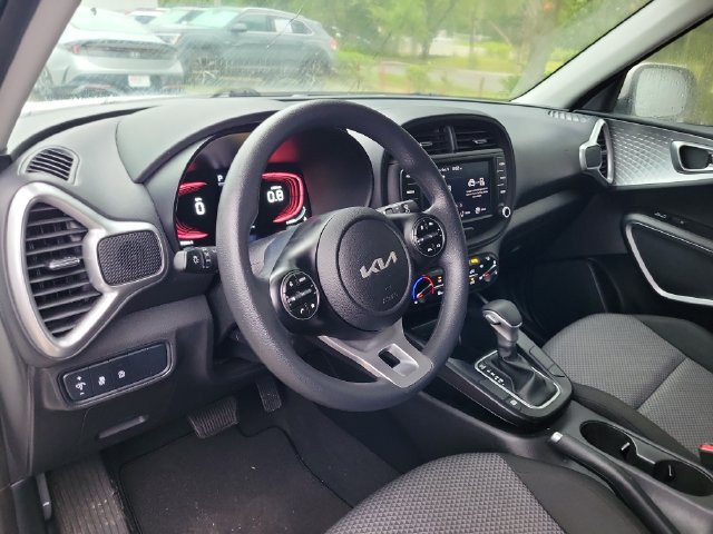 Used 2023 Kia Soul LX w/ Option Group 015 FWD image 18