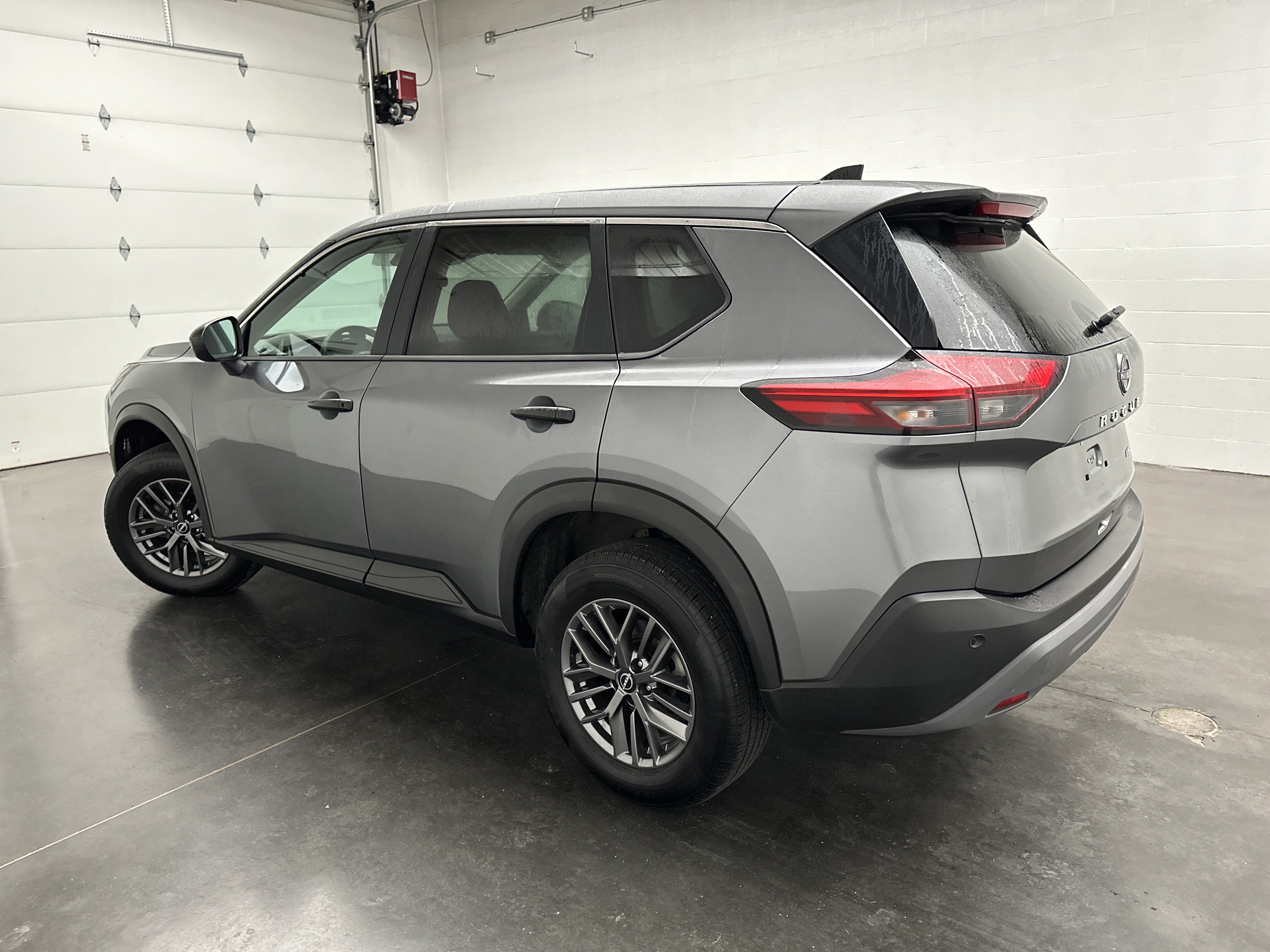 Used 2023 Nissan Rogue S AWD/4WD image 7