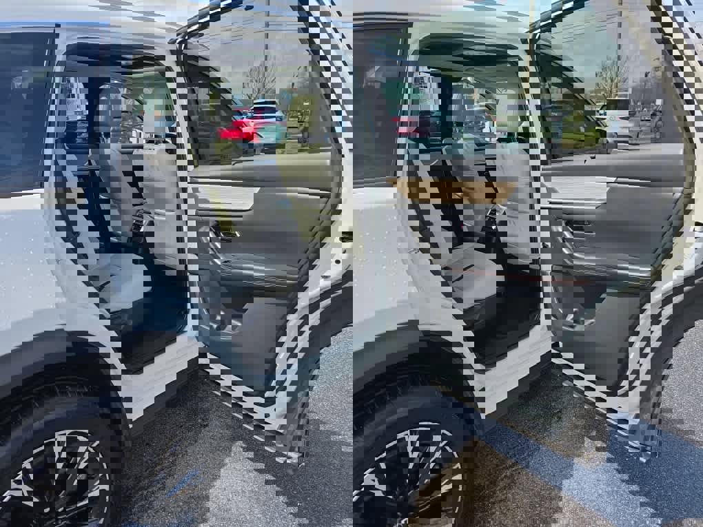 Used 2024 MAZDA CX-90 Plug-In Hybrid w/ Premium Pkg image 26